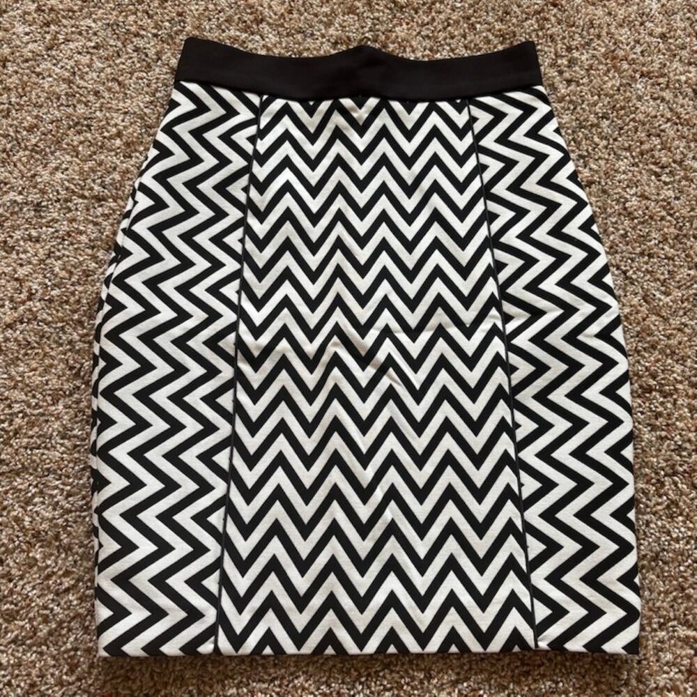 H&M NWT Women's Black & White Chevron Career Work Lined Pencil Skirt Size 6